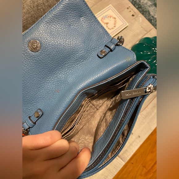Michael Kors cross body 🦋 - Picture 3 of 4